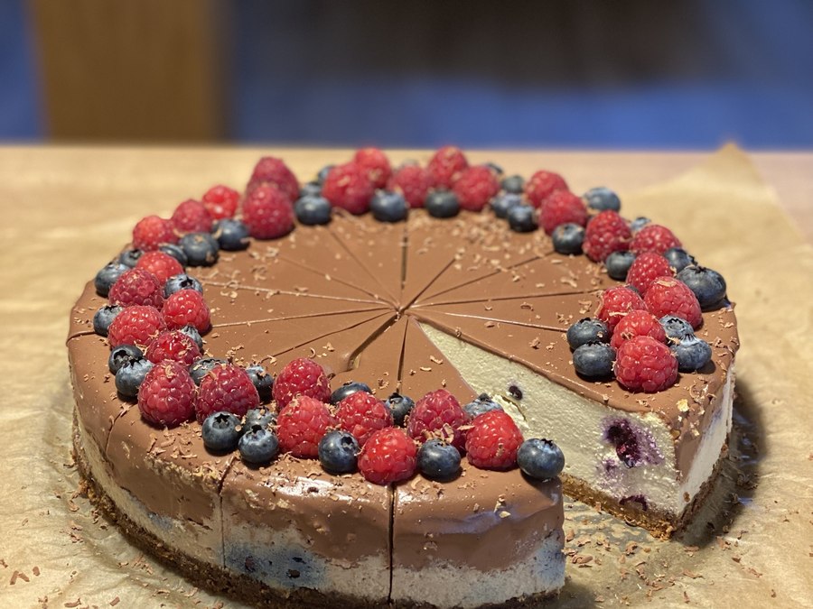 Čokoládový cheesecake s malinami