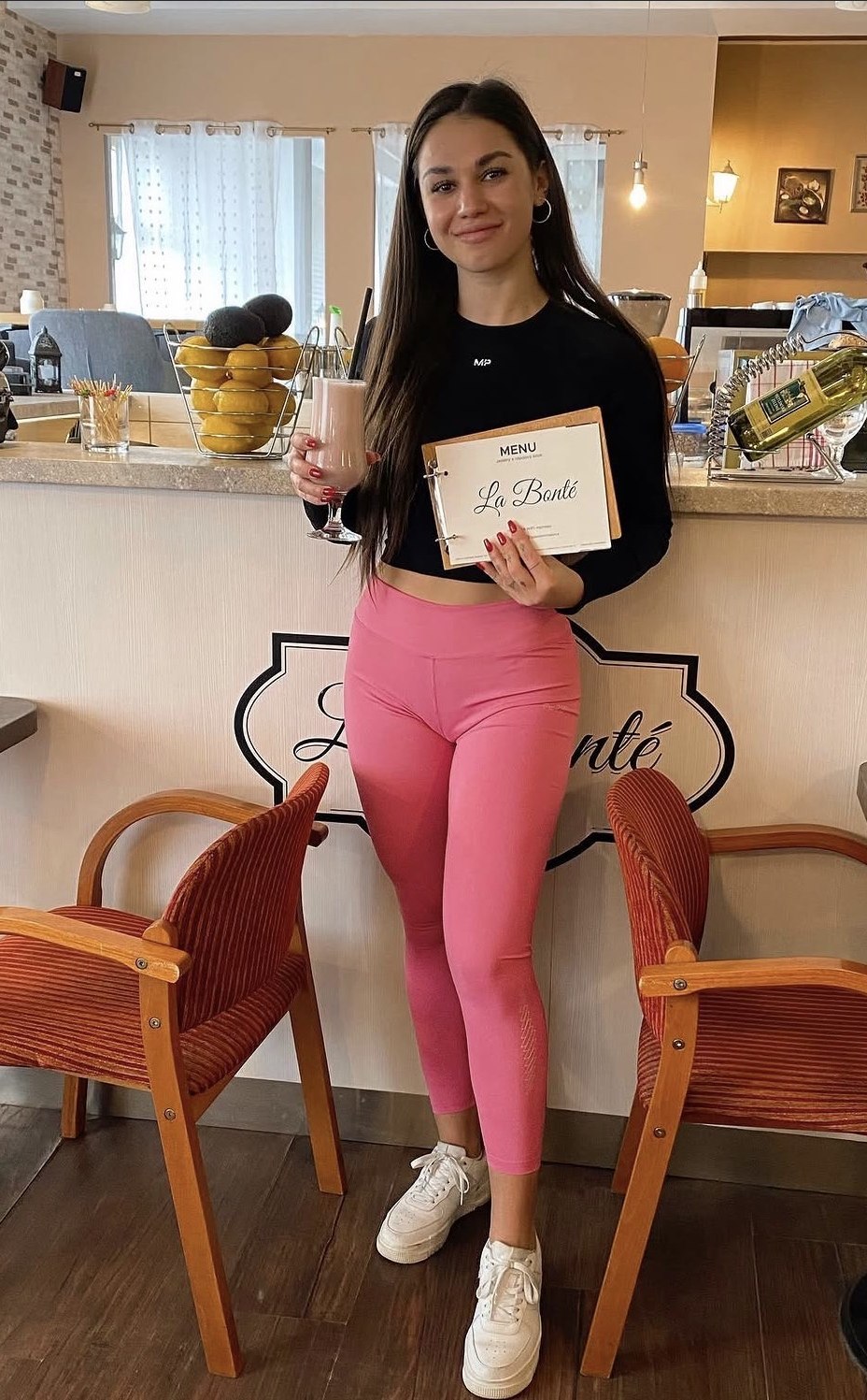 Erika Malá s fit smoothie v kaviarni La Bonté
