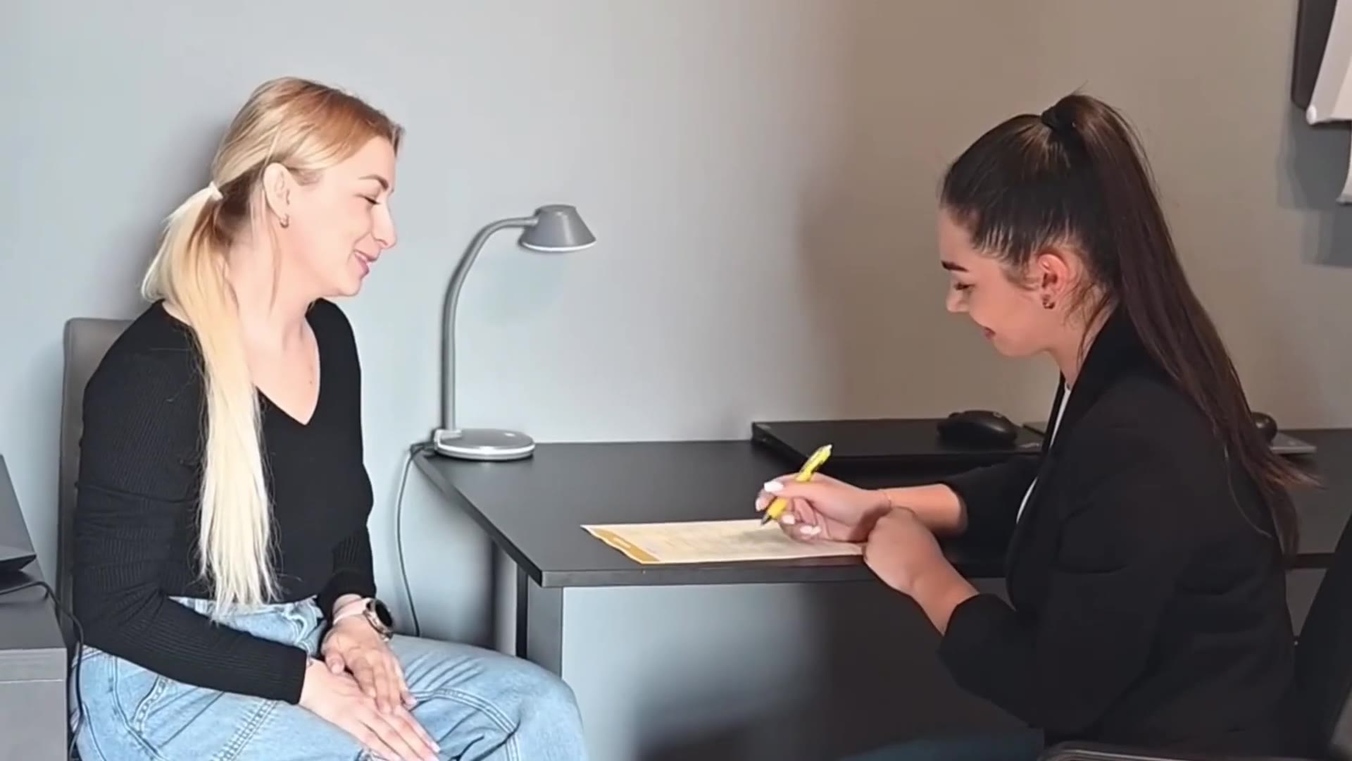 Erika Malá pri spoločnom nákupe s klientkami